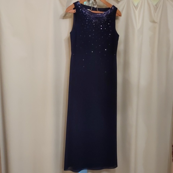 Formal dress 10P - Picture 1 of 4